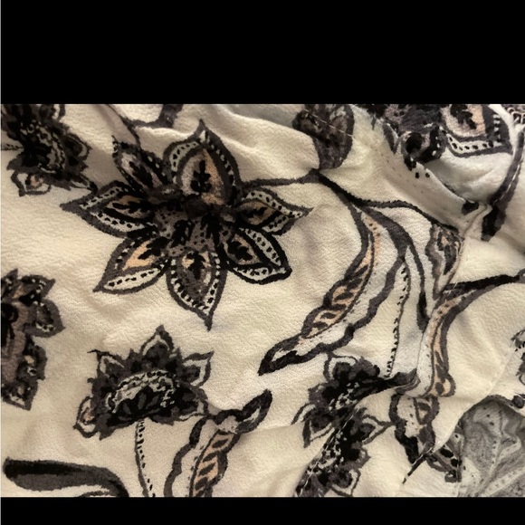 Kendall and Kylie romper - Picture 2 of 2